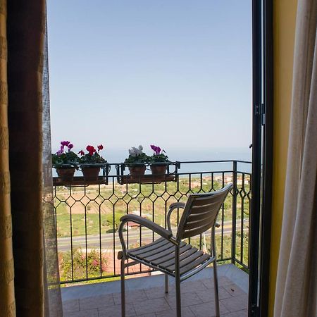 Hotel Villa Mare アルタヴィッラ・ミリーチア エクステリア 写真