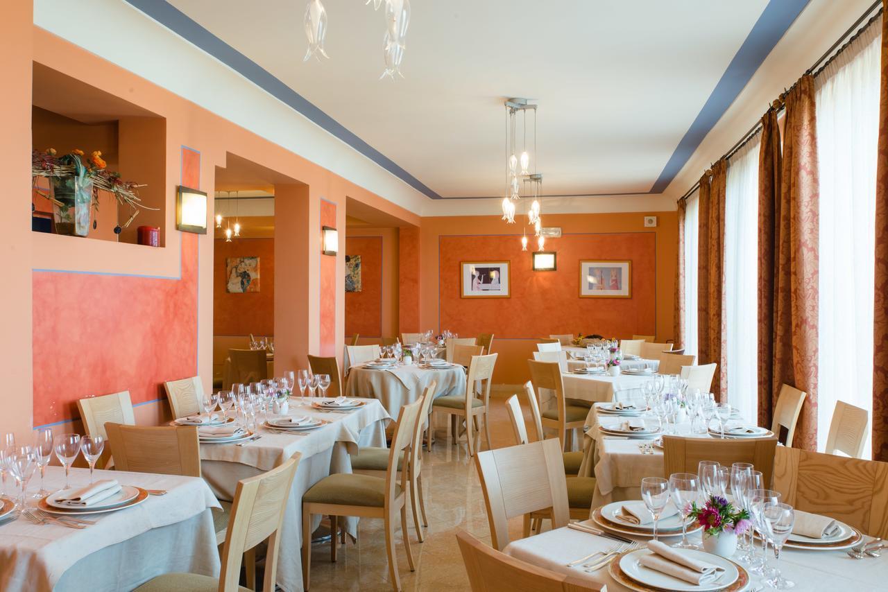 Hotel Villa Mare アルタヴィッラ・ミリーチア エクステリア 写真