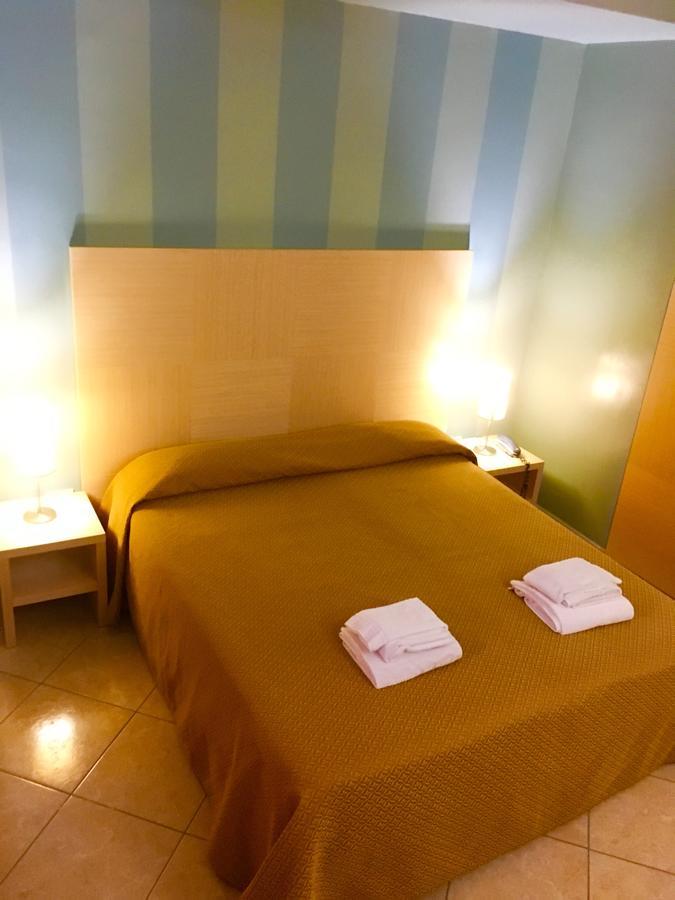 Hotel Villa Mare アルタヴィッラ・ミリーチア エクステリア 写真
