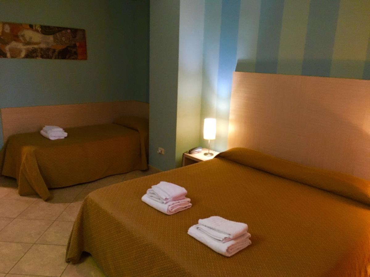 Hotel Villa Mare アルタヴィッラ・ミリーチア エクステリア 写真