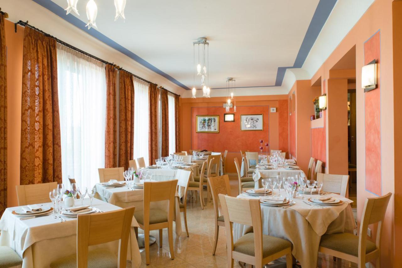Hotel Villa Mare アルタヴィッラ・ミリーチア エクステリア 写真